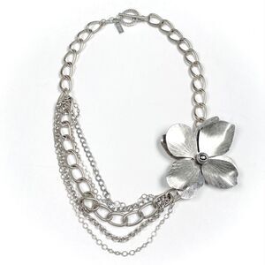Jessica Simpson Silver Tone Statement Necklace Flower Chunky Chain Magnolia